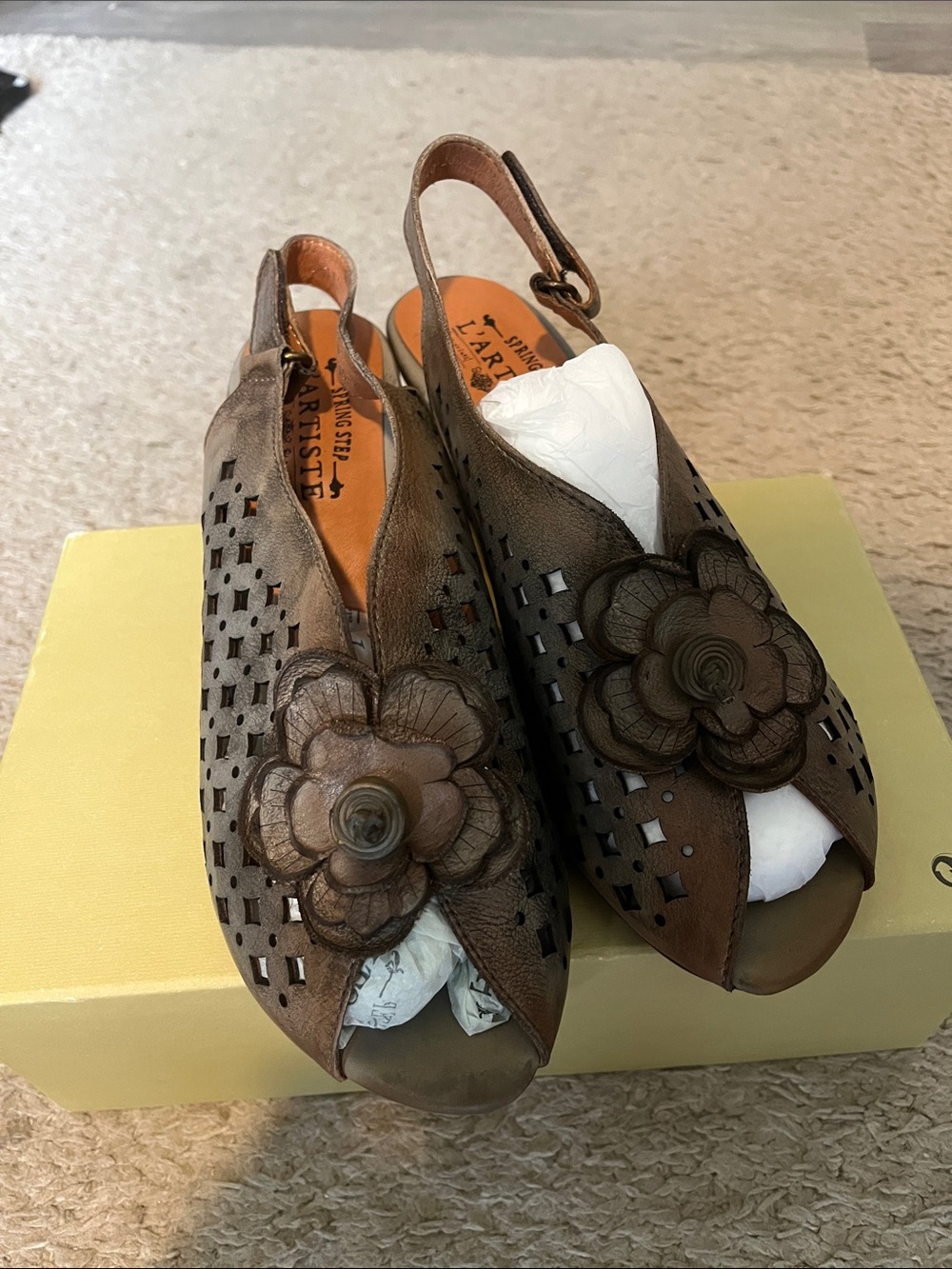 L'ATISTE Brown Floral Cutout Leather Slingback Mules